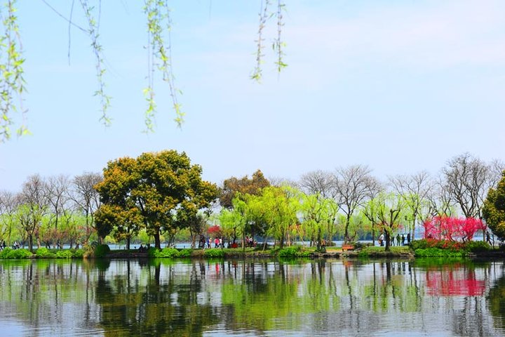 桃红柳绿西湖春