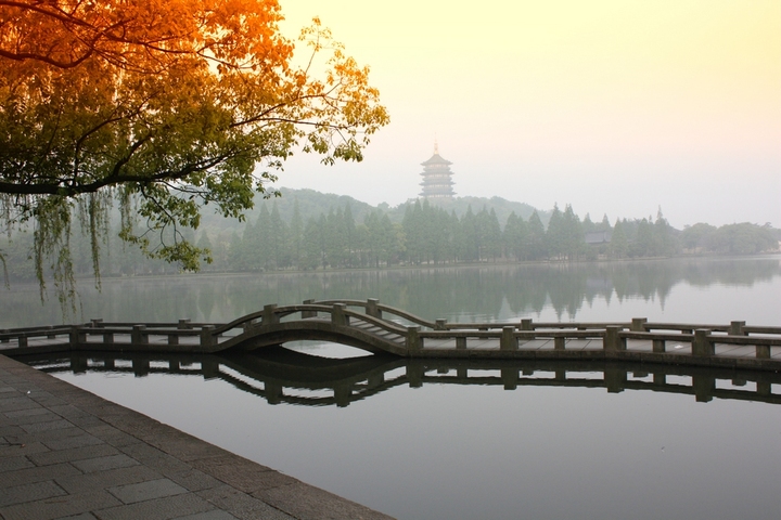 杭州西湖清晨的风景