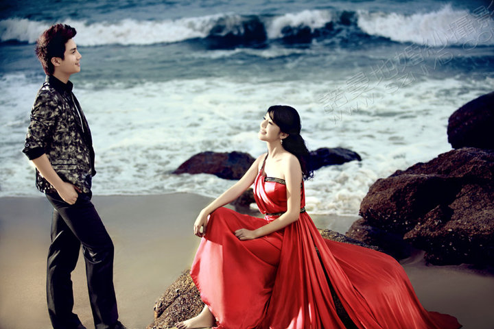 【诺曼地婚纱摄影夏季玫瑰海岸红色礼服篇摄影