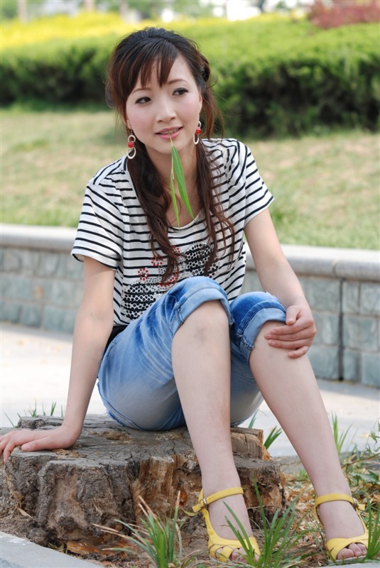 【气质美女摄影图片】东风渠人像摄影_太平洋电脑网