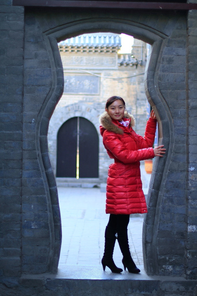 【美女教授逛古宅摄影图片】巩义风光旅游摄影_红歌的