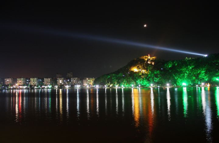 东湖夜景