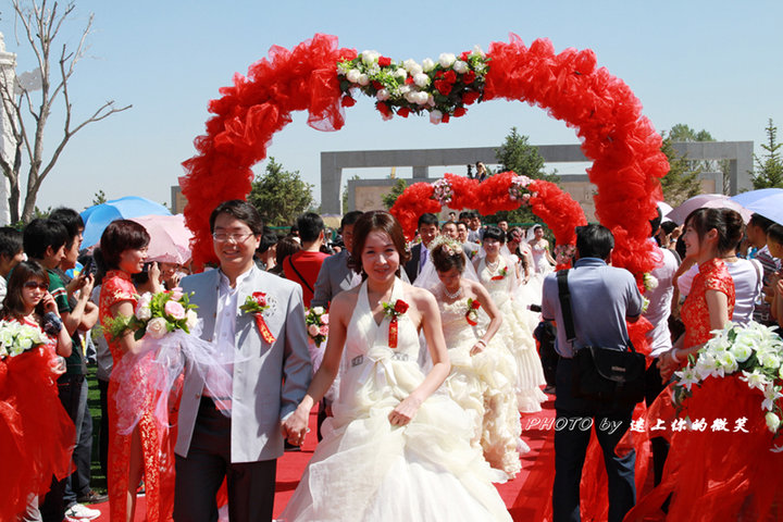 【2011年5月29日·特变电工集体婚礼摄影图片