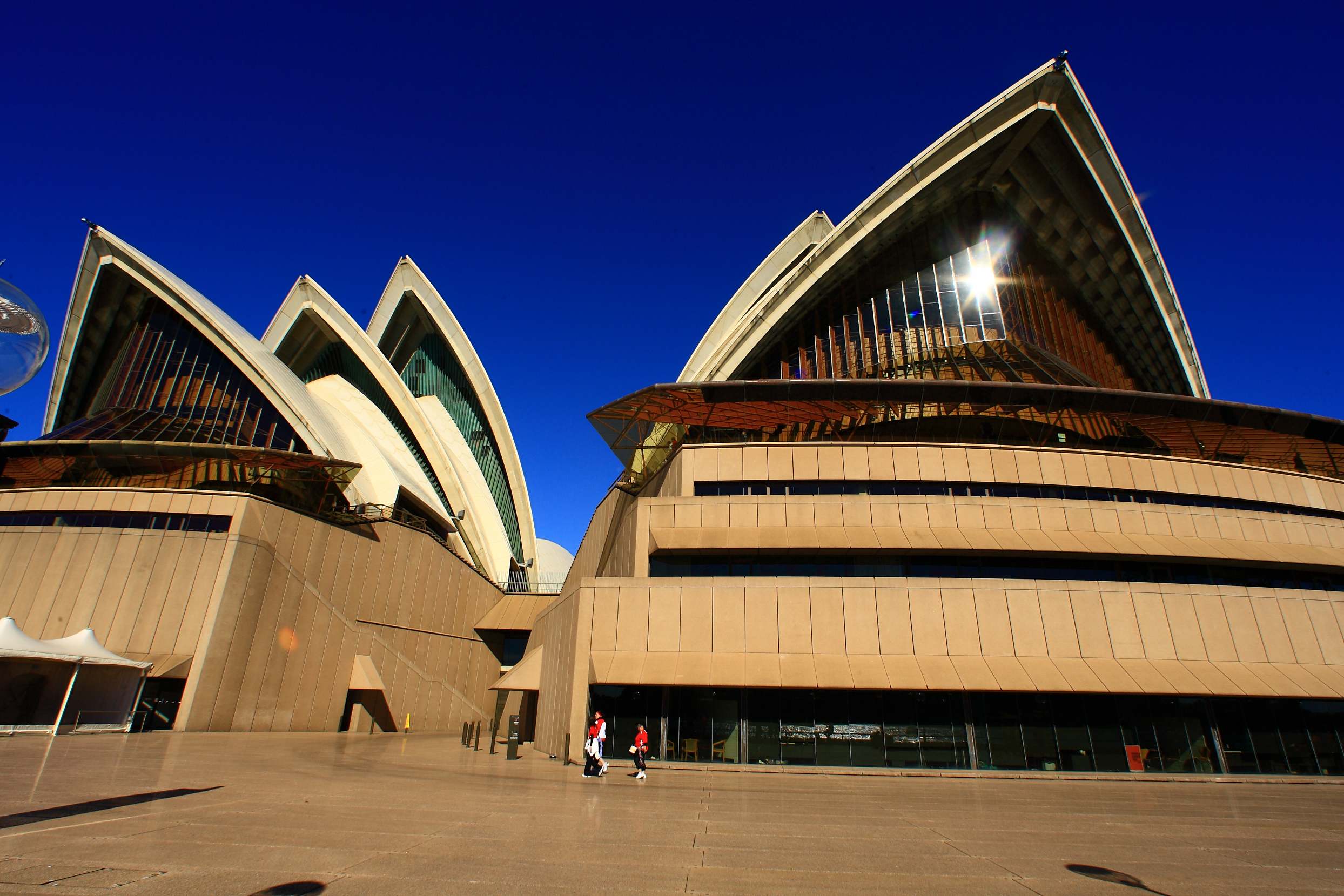 【携程攻略】The Rocks悉尼歌剧院景点,悉尼歌剧院尽管非常有名，是悉尼的地标性建筑，但这个建筑适合远观，…