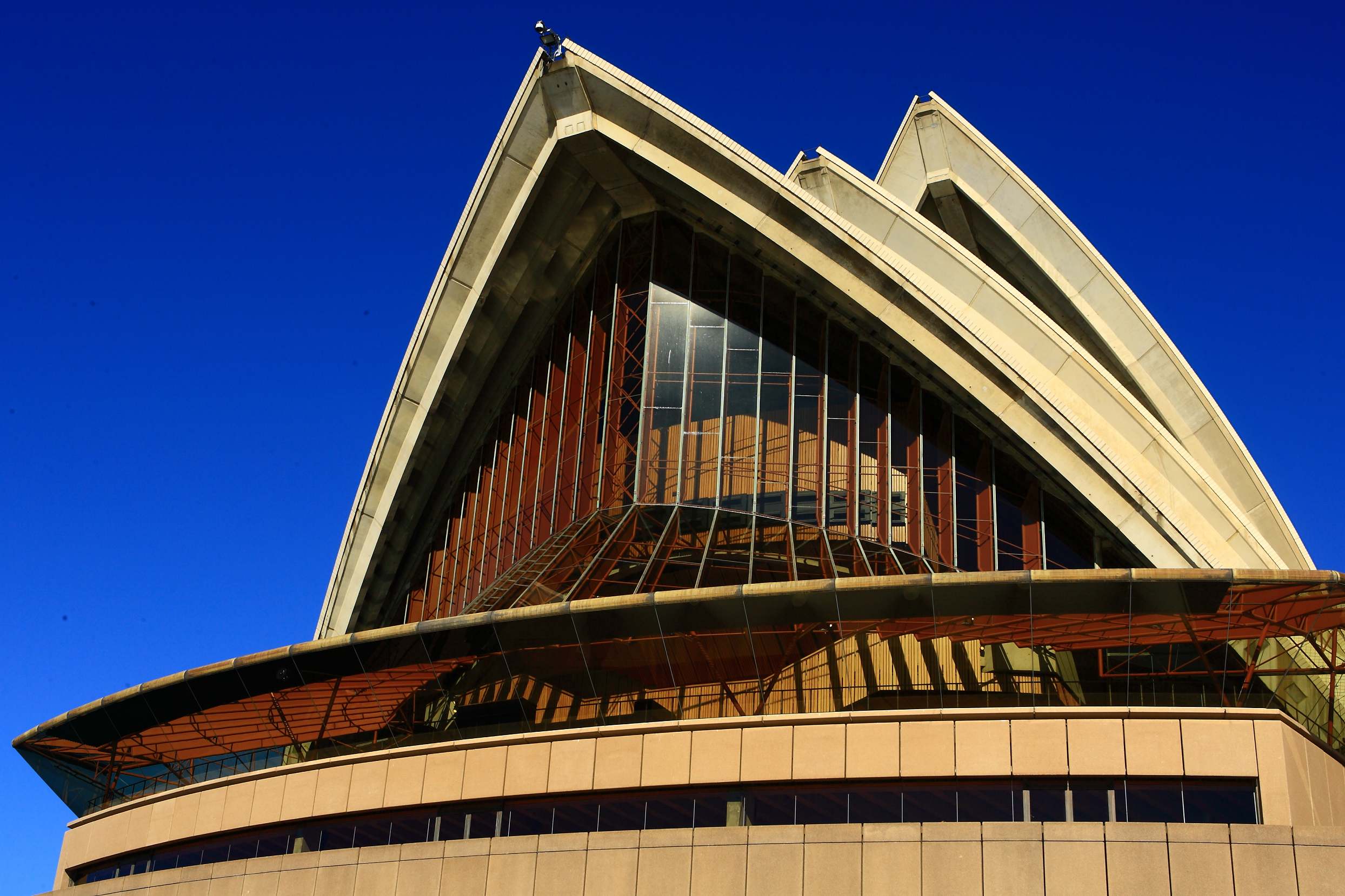 【携程攻略】悉尼悉尼歌剧院景点,悉尼歌剧院尽管非常有名，是悉尼的地标性建筑，但这个建筑适合远观，…