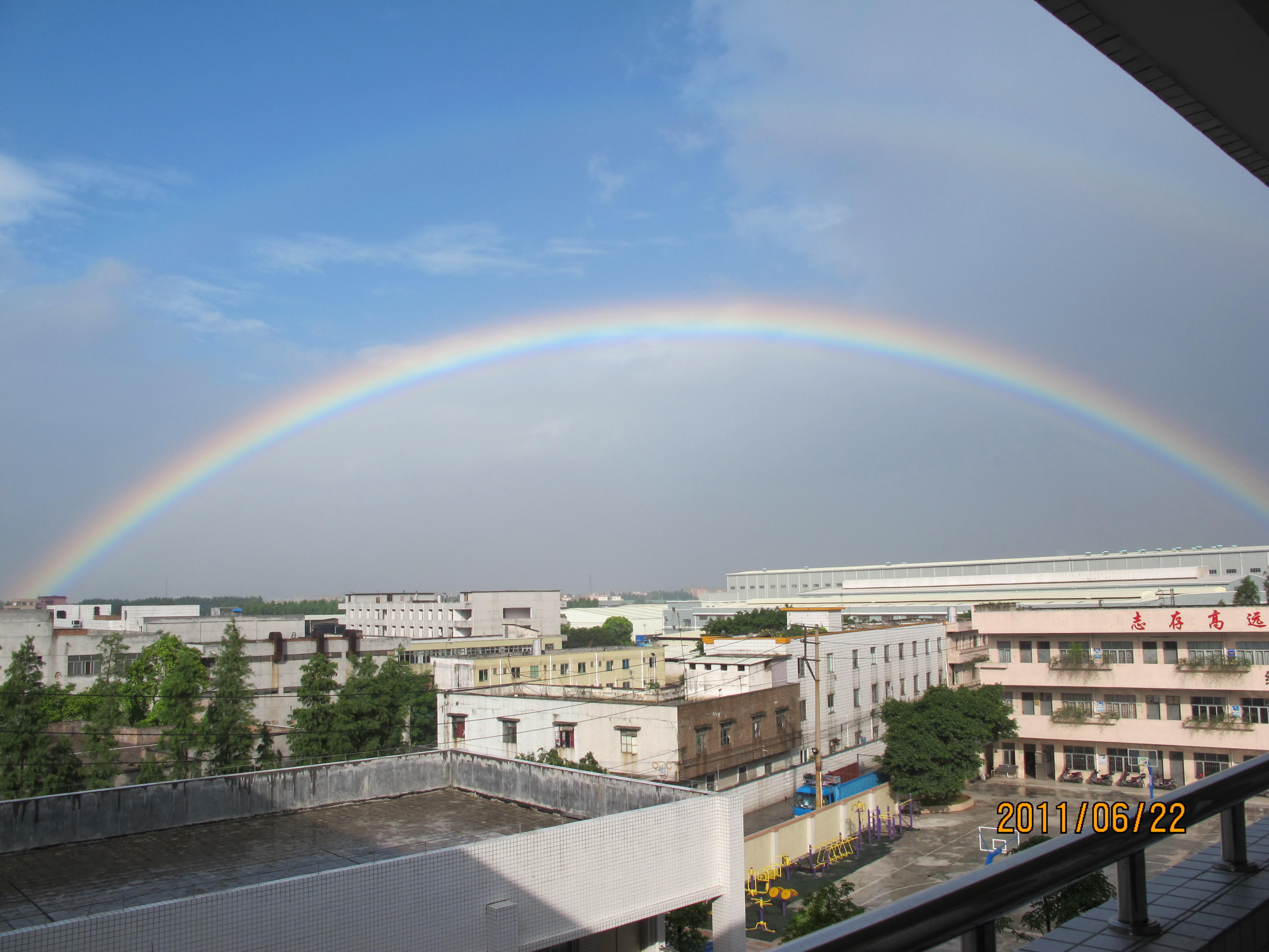 夏天彩虹