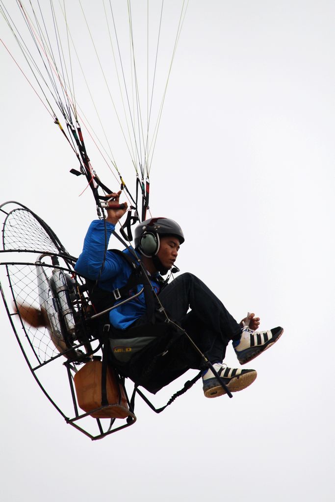 海滩上的动力滑翔伞的比赛 - 佳能 EOS 50D(单
