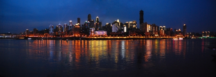 重庆南滨路大型喷水灯饰景观
