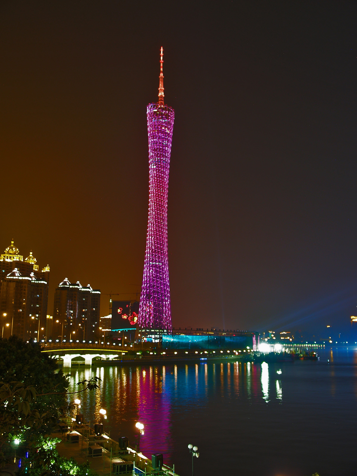 【携程攻略】广州广州塔景点,广州塔现在已经成为广州的 地标型建筑，2014年去广州旅行的时候从远…