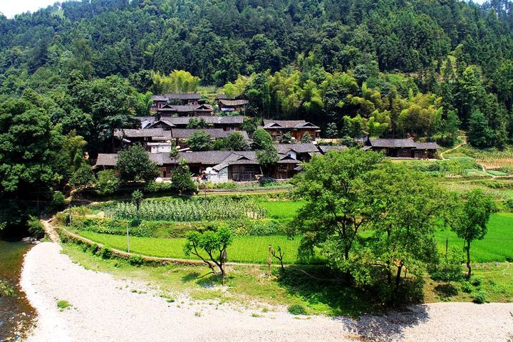 梵净山下的村庄