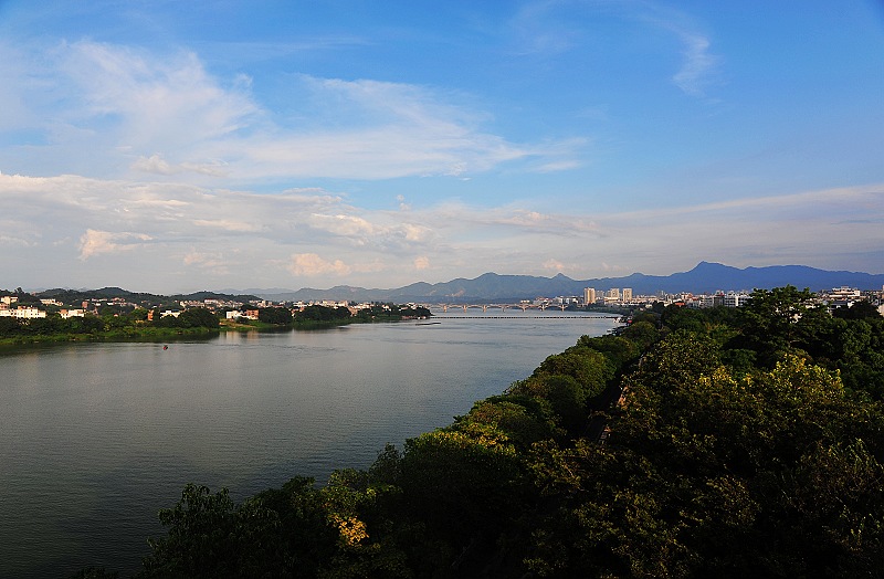 赣州八境台远眺