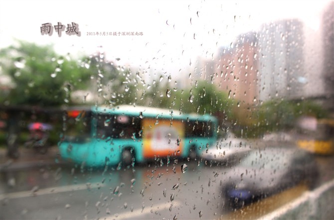 车窗看雨