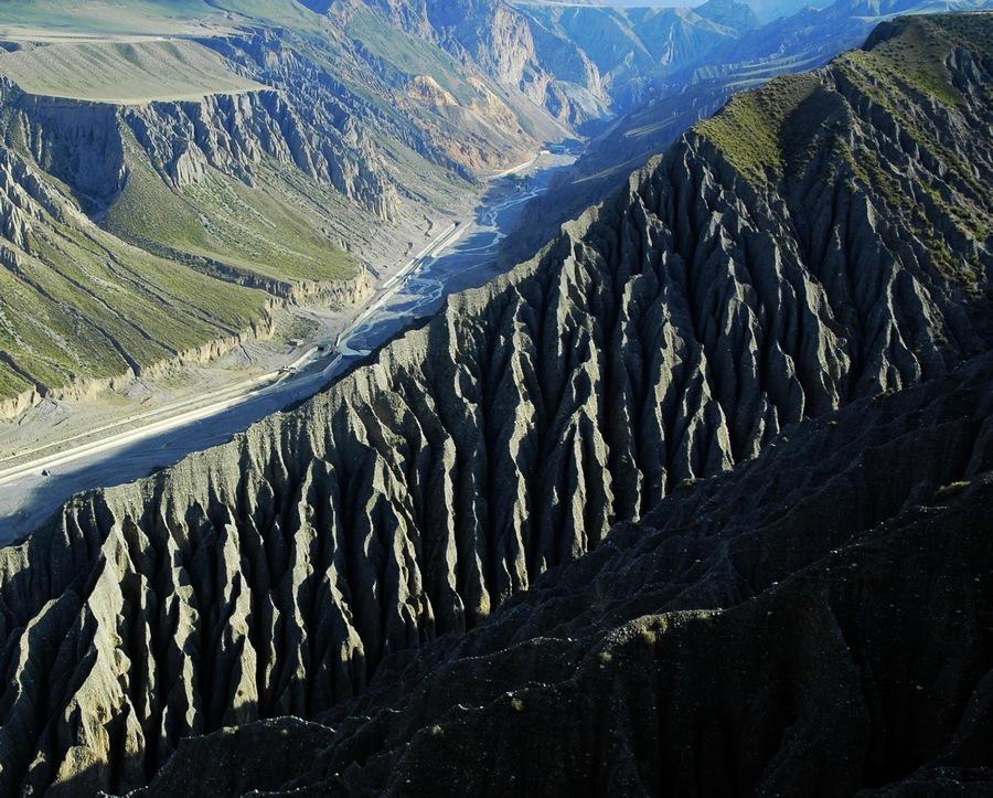 神秘的奎屯河大峡谷.石广元摄影