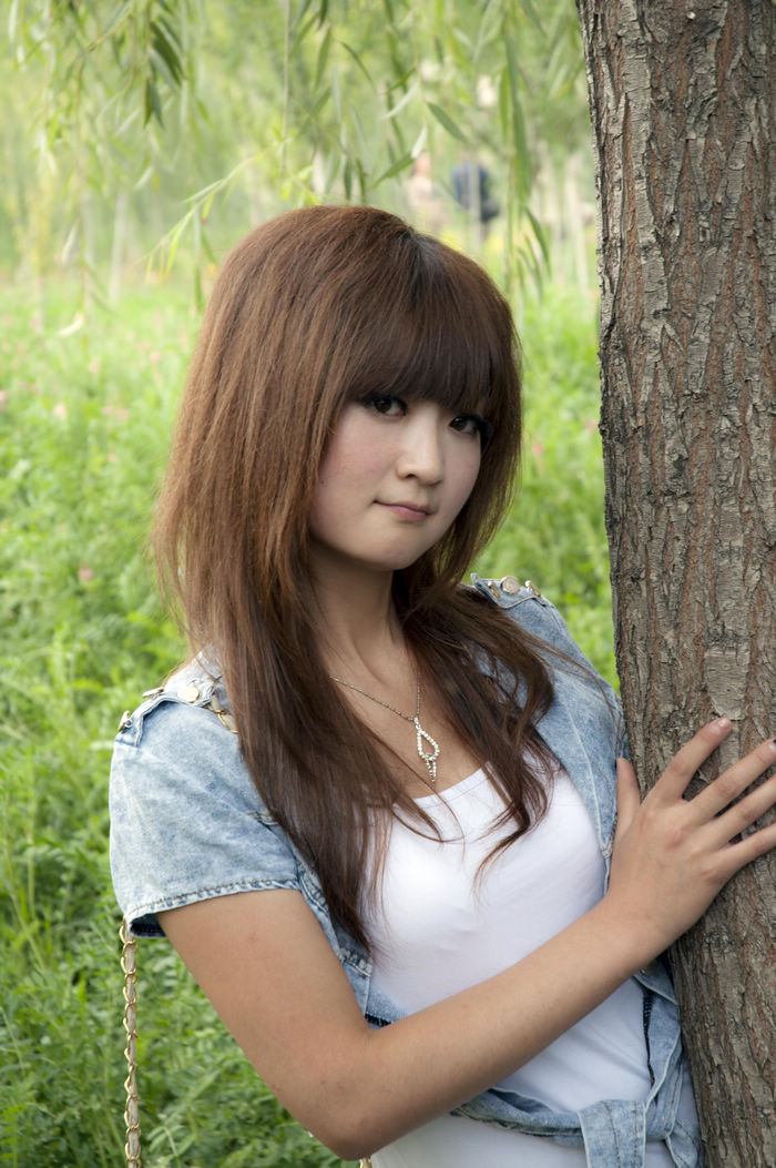 爱笑的小美女
