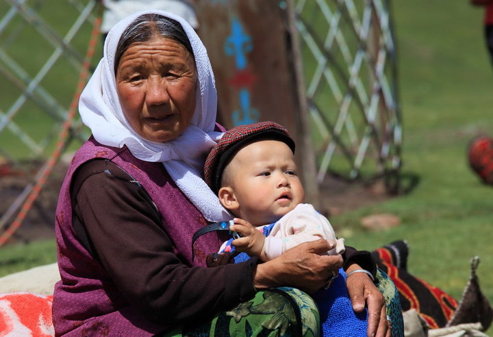 【哈萨克牧民的毡房摄影图片】新疆北疆等地纪