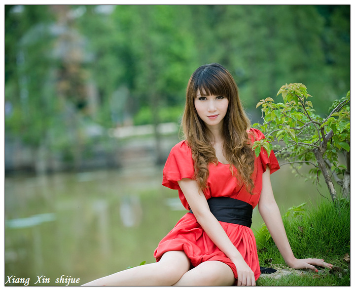 红衣女孩