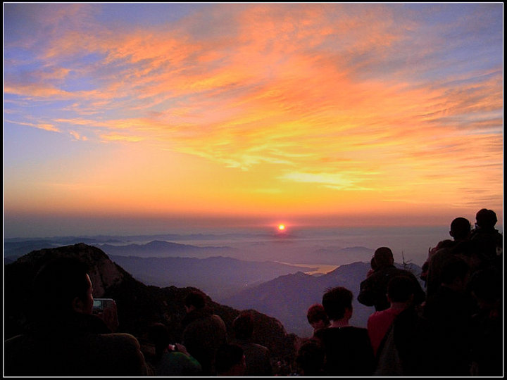 泰山极顶看日出