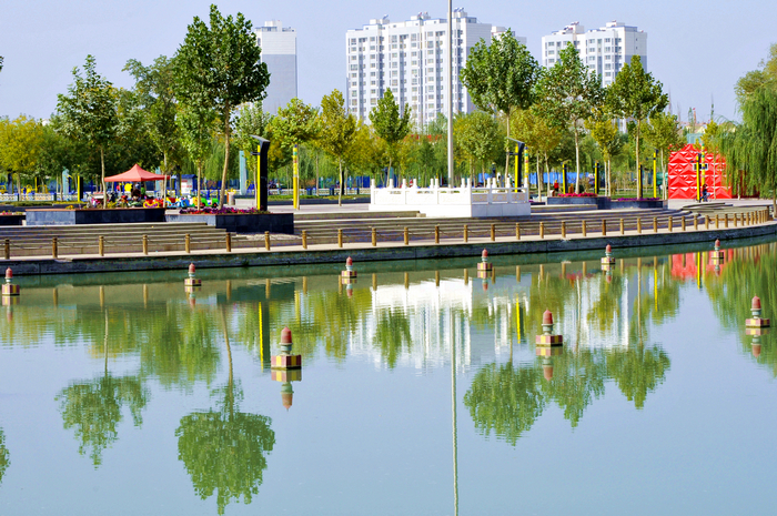 阿克苏市街道中心的多浪河公园景色4