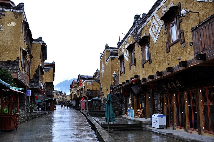 雨游汶川水磨羌城