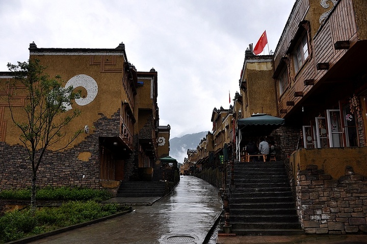 雨游汶川水磨羌城