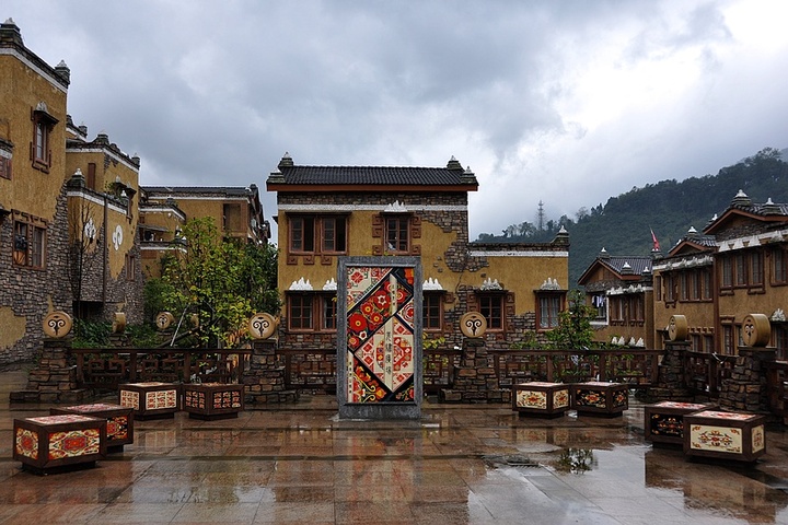 雨游汶川水磨羌城