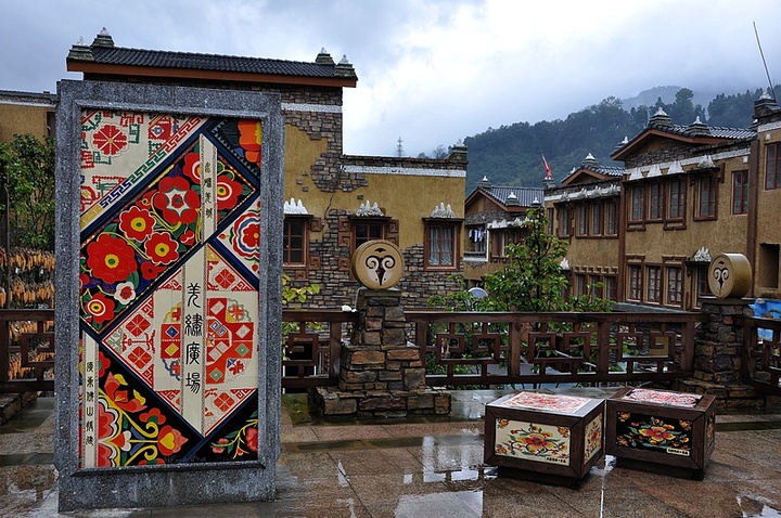 雨游汶川水磨羌城