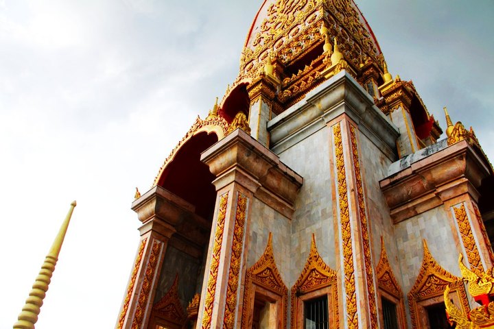 【泰国普吉岛上的查龙寺摄影图片】泰国普吉岛