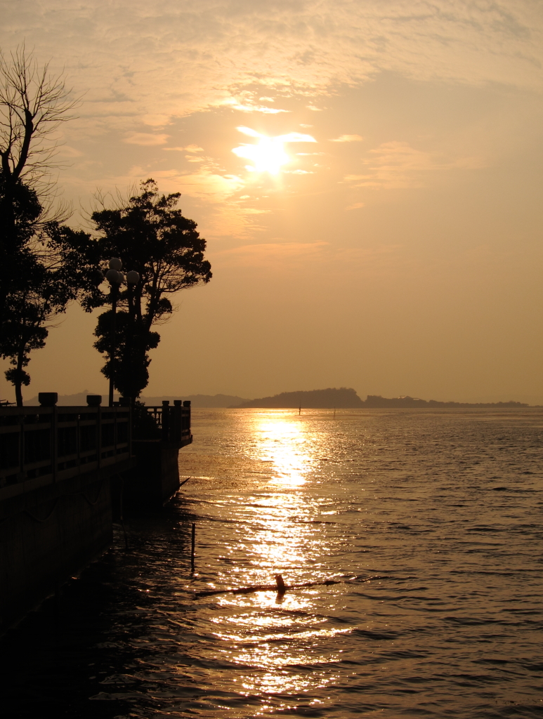 日出太湖