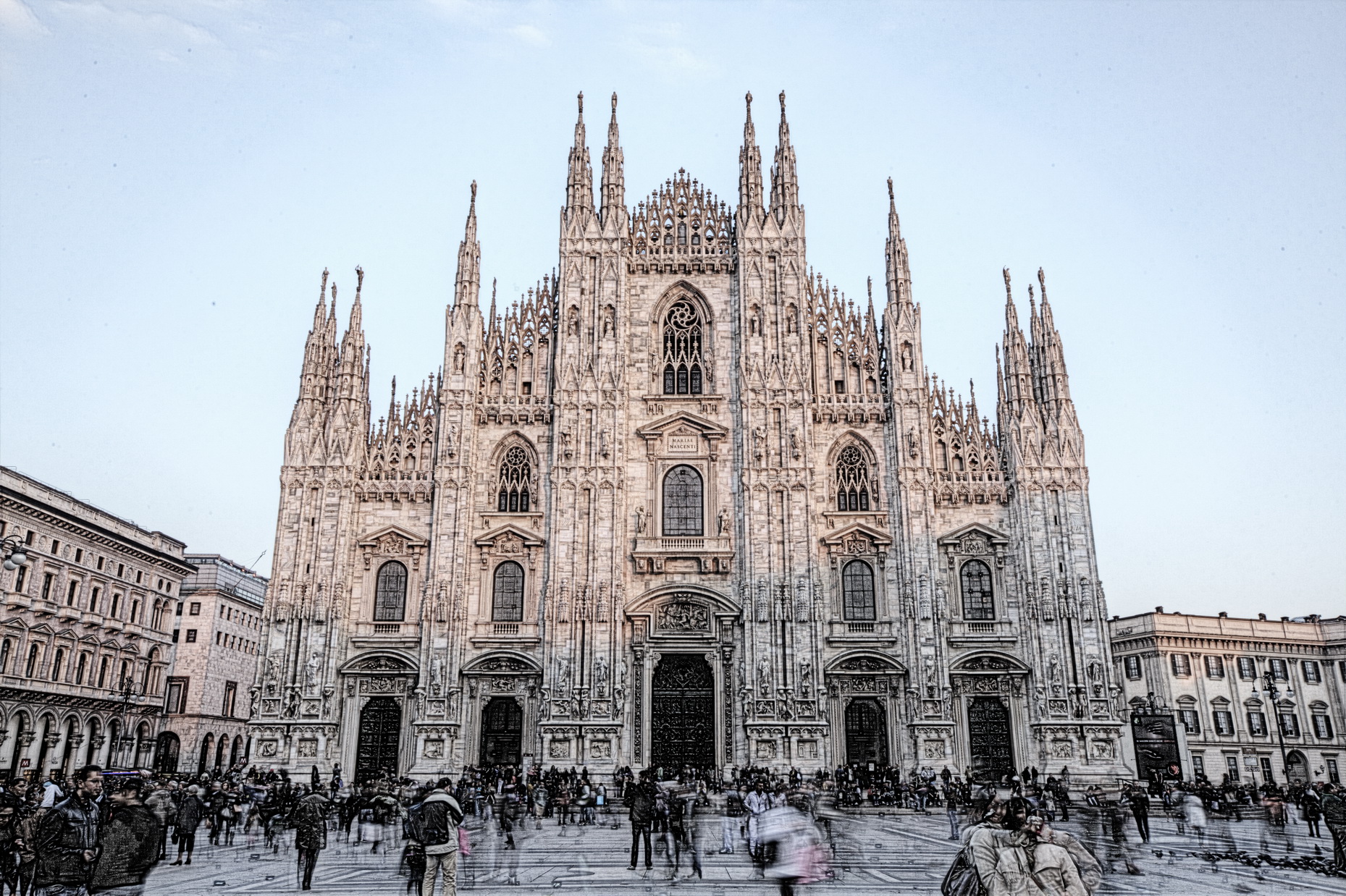 意大利米兰最美教堂，历时5个世纪建成，今是时尚之都的古老地标__凤凰网