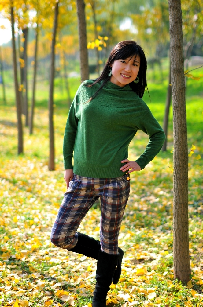 【穿花格子裤的姑娘摄影图片】咸阳渭滨公园人