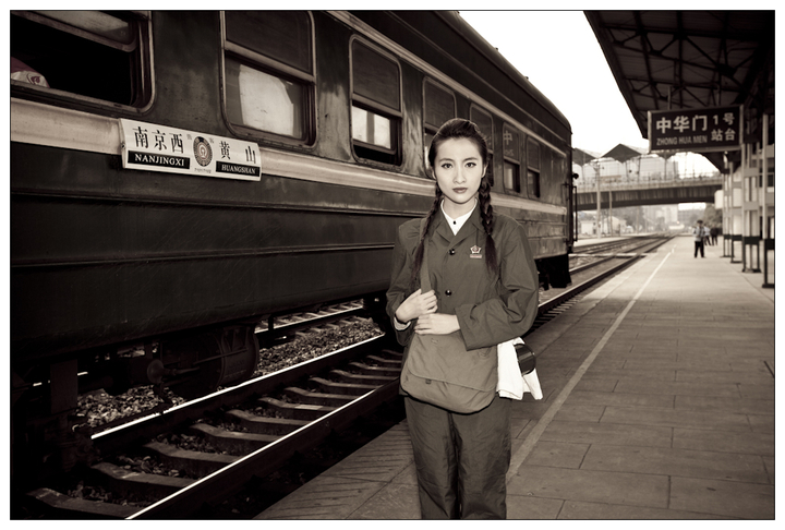 【青春列车摄影图片】南京中华门火车站人像摄