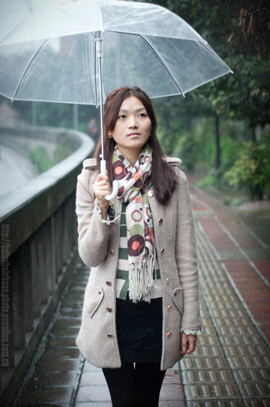 【在雨中摄影图片】雨中街道人像摄影_太平洋电脑网摄影部落