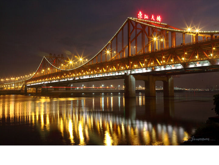 夜幕下的东江大桥