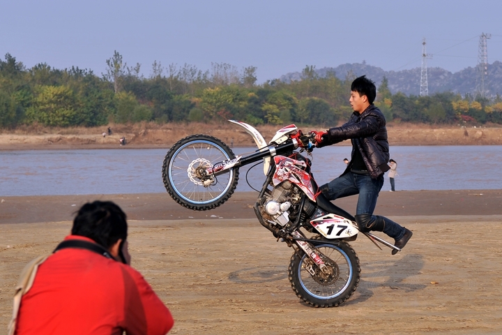 【【黄河滩的狂野摩托车技】摄影图片】黄河岸