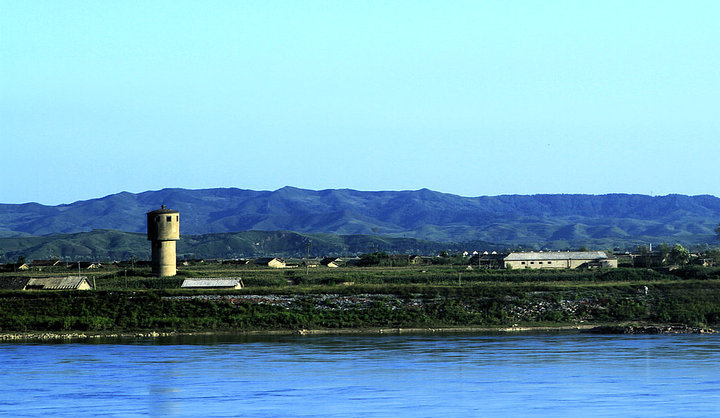 鸭绿江上看朝鲜--新义州