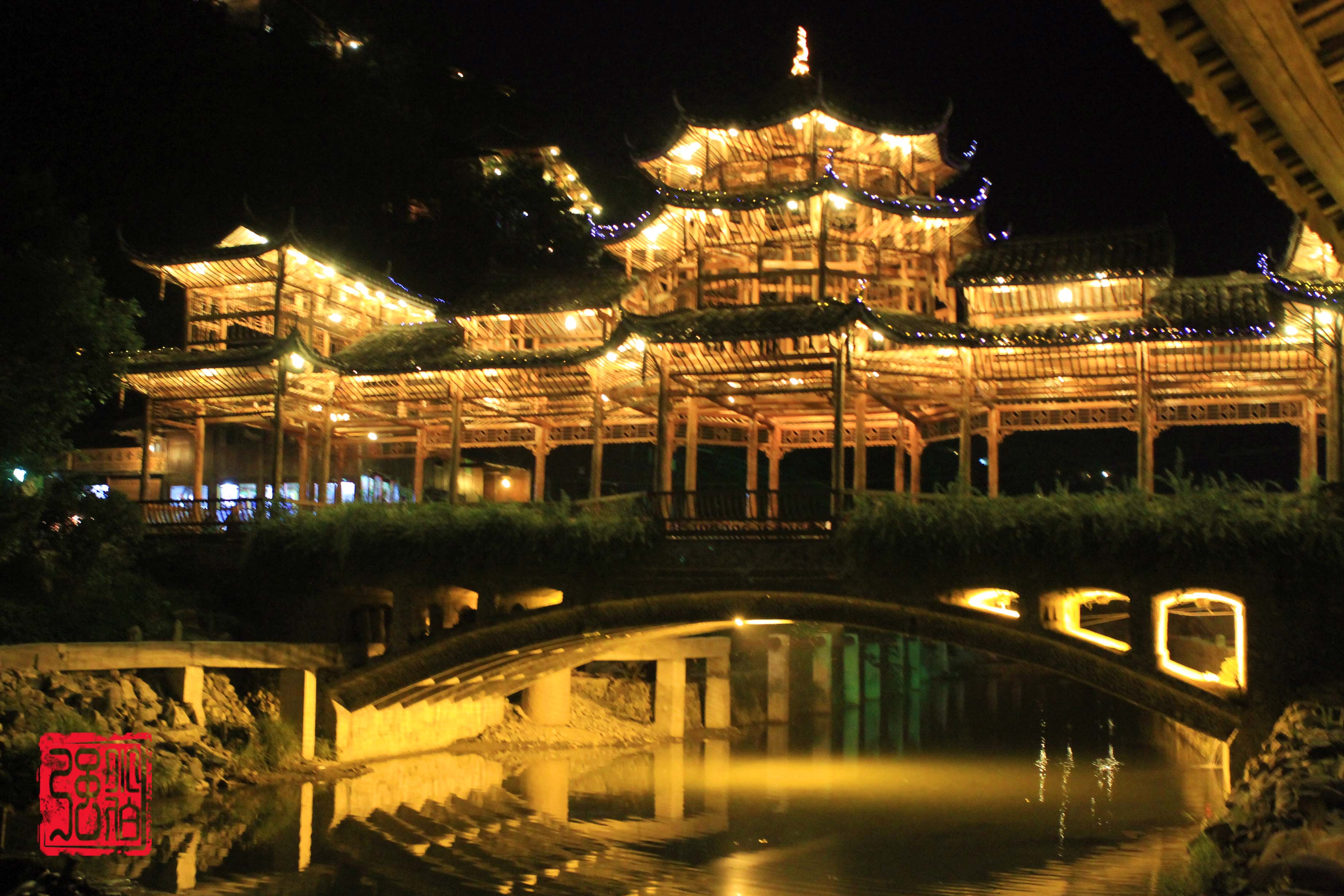 西江千户苗寨，这个中国最大的苗寨，依旧是大山深处的颜值担当_开发