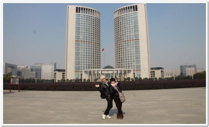 一个人在市政府广场走走，邂逅蚌埠美女赵曼！