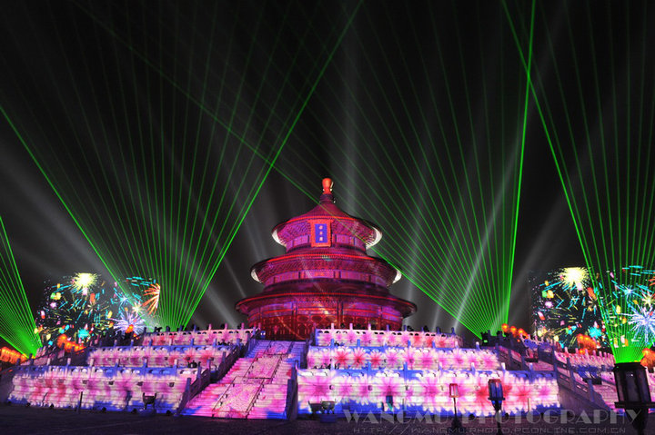 【3D灯光秀点亮天坛--北京2012新年倒计时庆