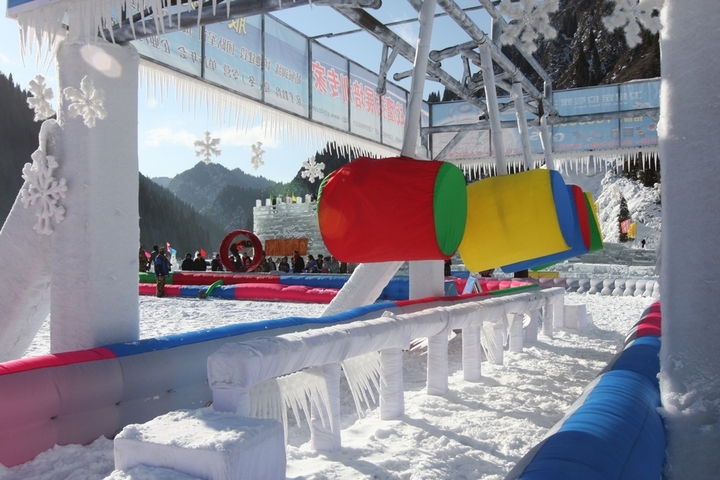 天山大峡谷冰雪冲关