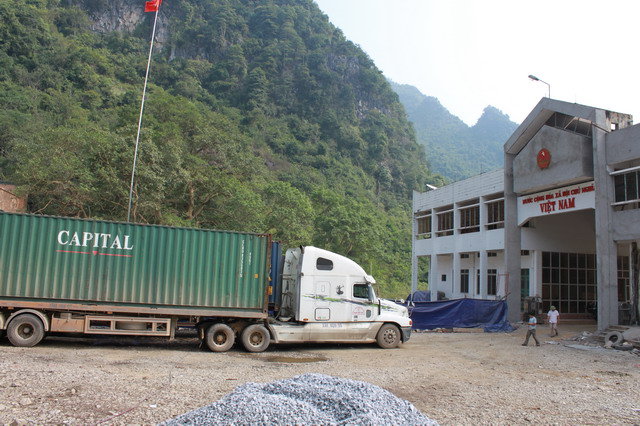 【中越边境越南牛货车摄影图片】那坡县平孟