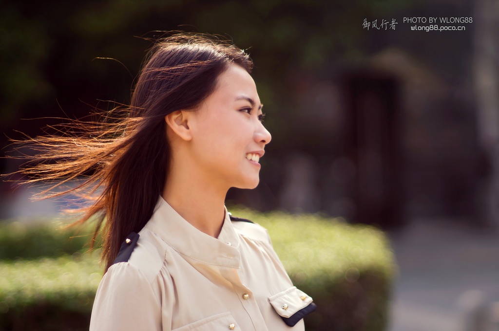 【风中的女孩】