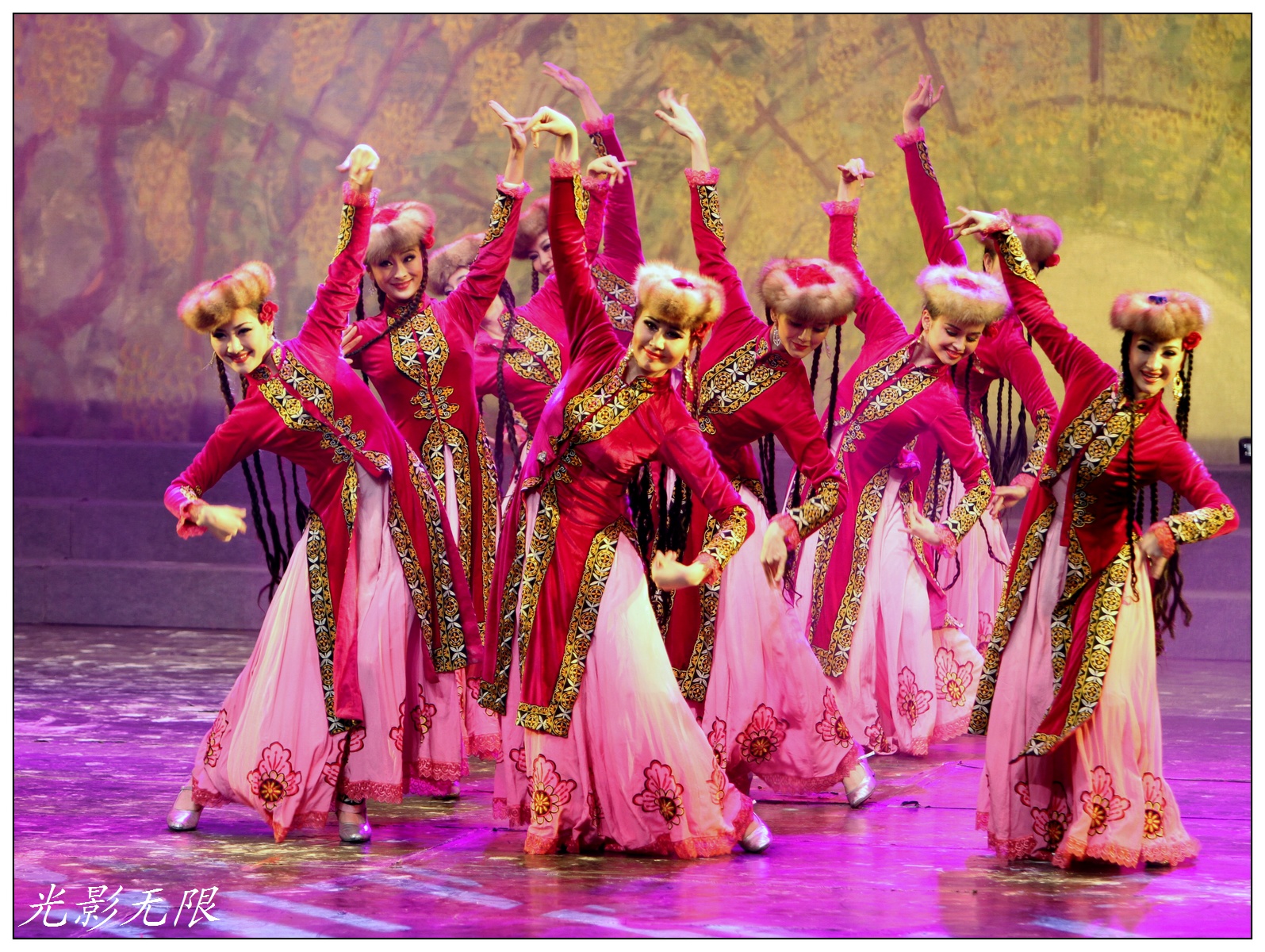 行摄新疆之5民间传统歌舞|摄影|人文/纪实摄影|何永平野马 - 原创作品 - 站酷 (ZCOOL)
