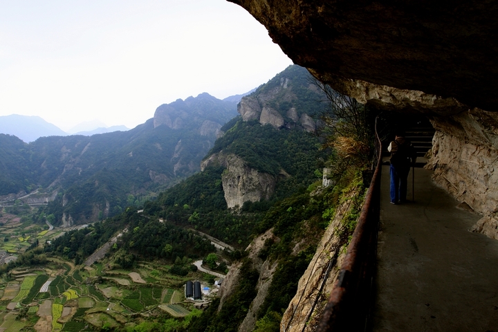 游览雁荡山方洞风景区