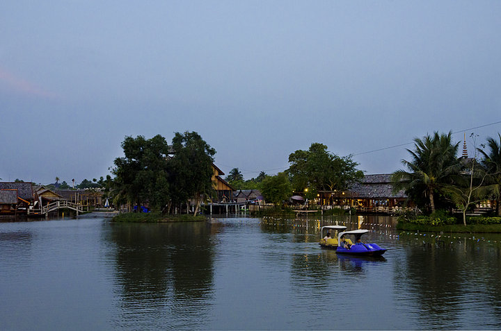 泰国风光--湄南河水上人家