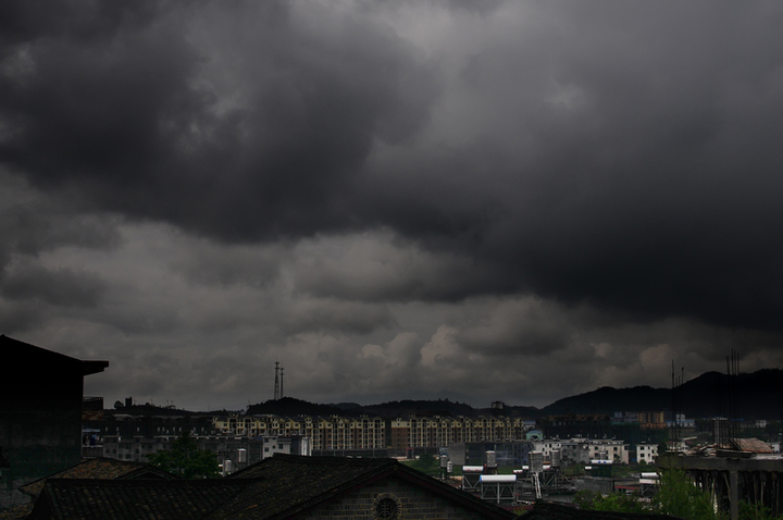 暴风雨前夕