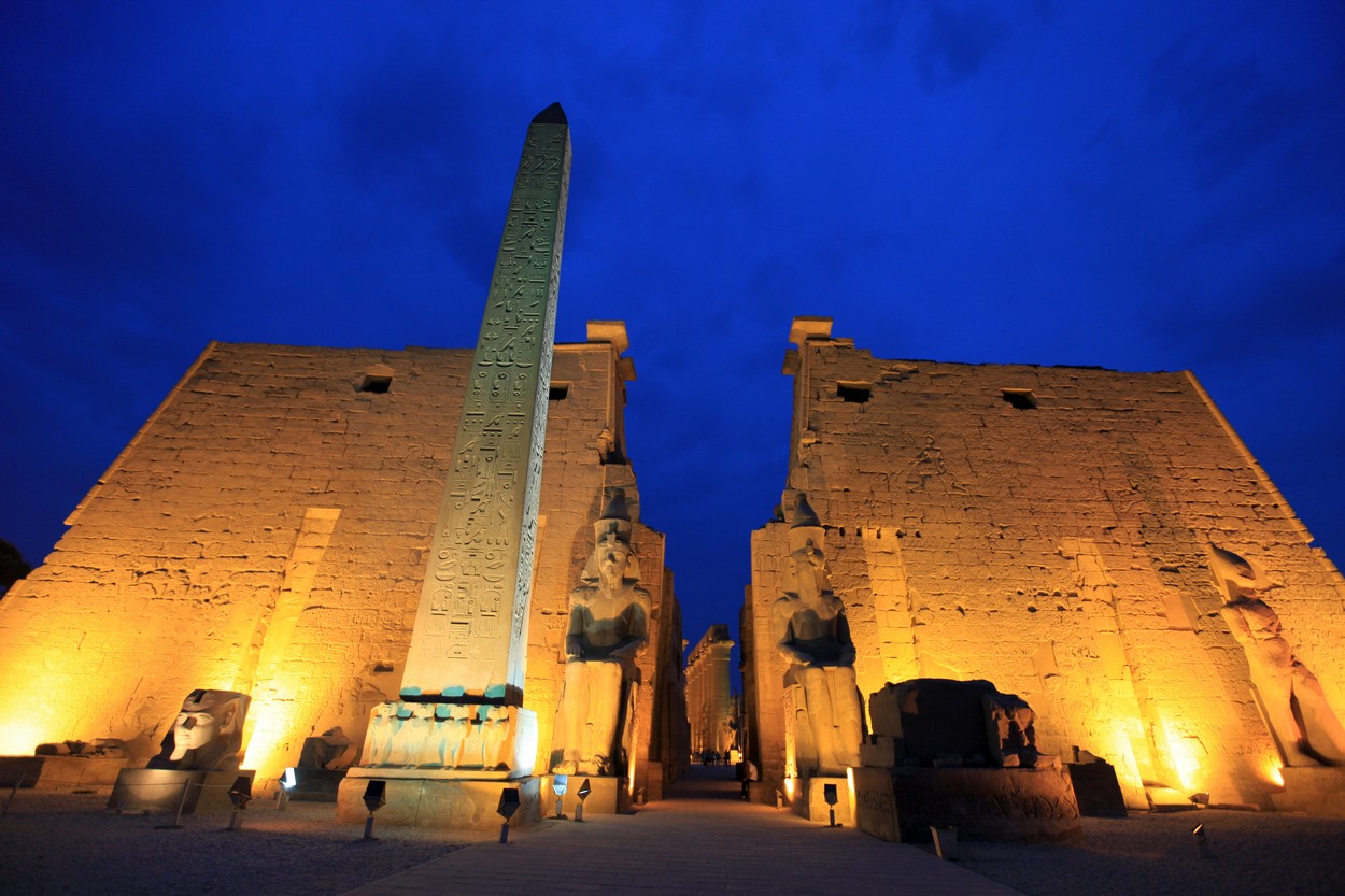 光影迷人的埃及卡纳神庙