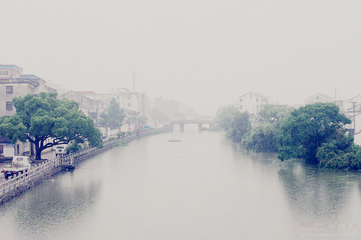 雨中的江南