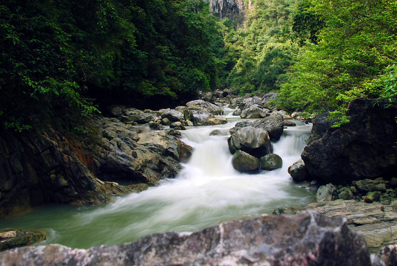 小溪流水