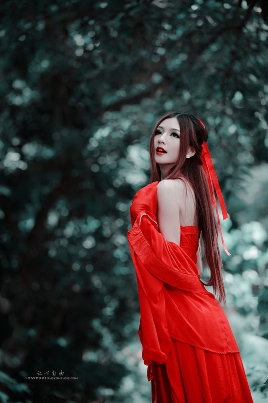 红衣少女