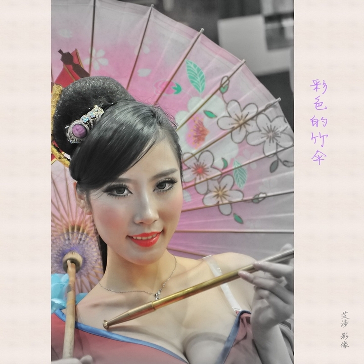 【彩色的竹伞摄影图片】上海国际展览中心人像